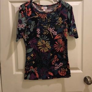 LulaRoe Gigi top